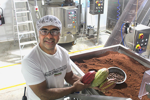 Des producteurs qui transforment leurs fèves de cacao au Guatemala